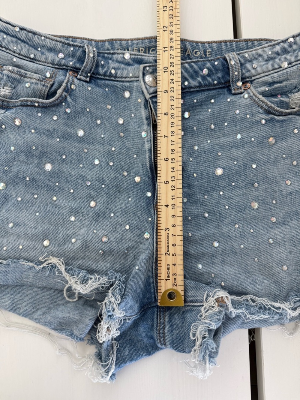 American Eagle Rhinestone Distressed Denim Shorts Size 10 Y2K Festival - Picture 6 of 7